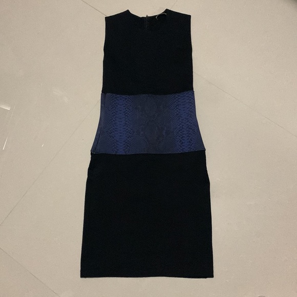 Christopher Kane Black and Navy Python Dress - Picture 3 of 11